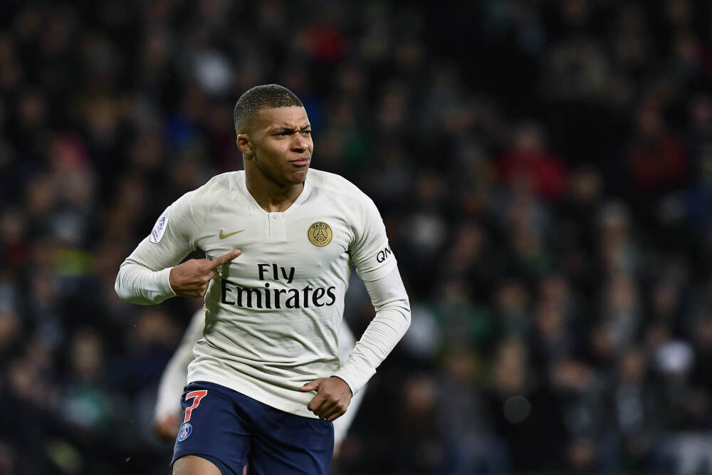 深度｜香港IPO，再破2000亿港元大关！逼近巅峰、重登榜首、远超预期！